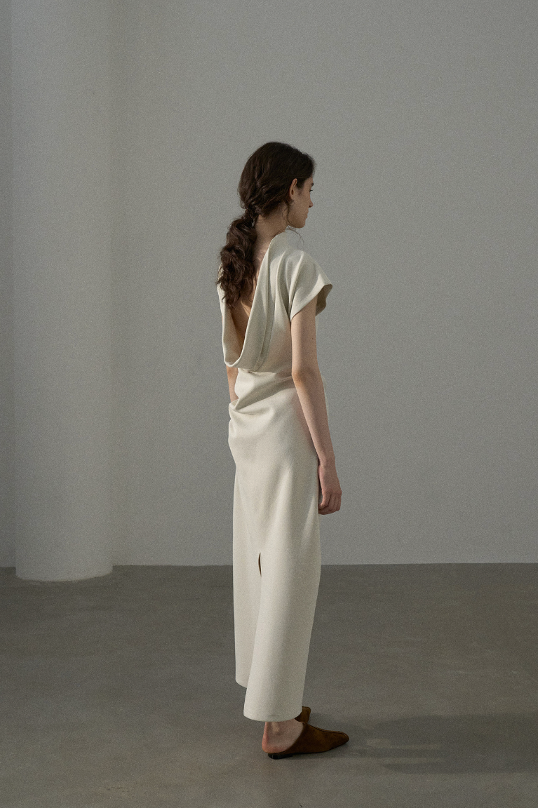 Half high collar backless dress / off white