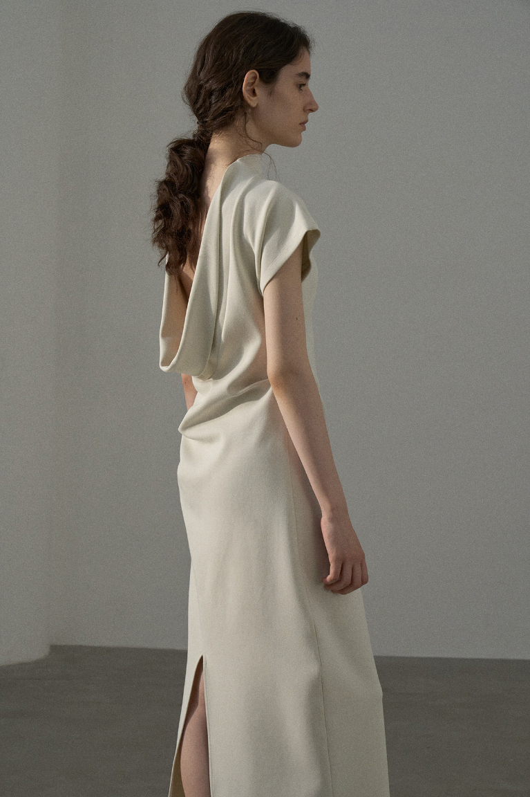 Half high collar backless dress / off white