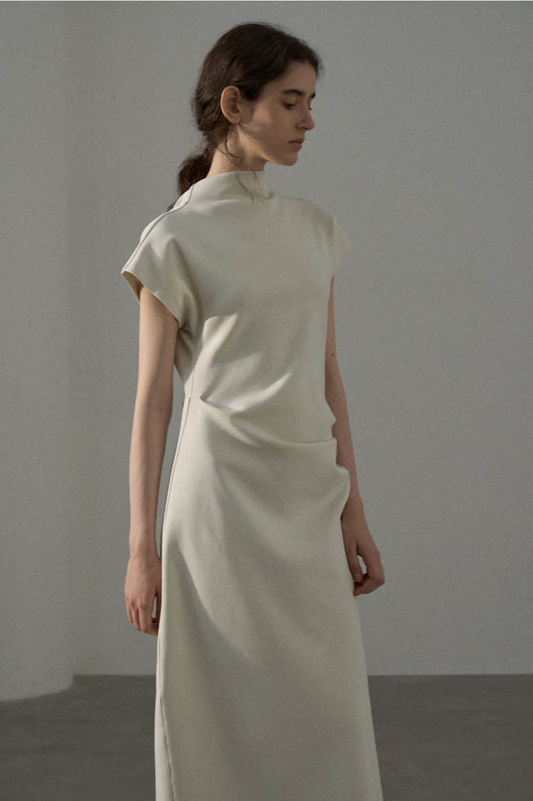 Half high collar backless dress / off white