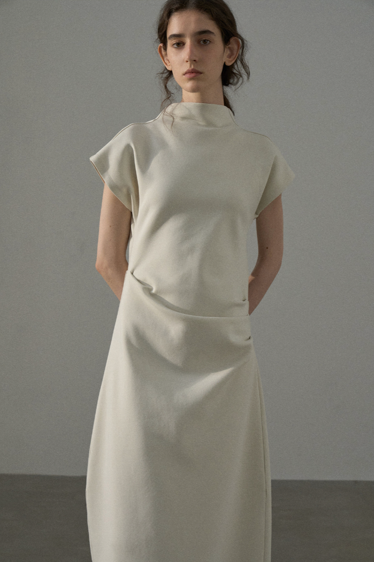 Half high collar backless dress / off white