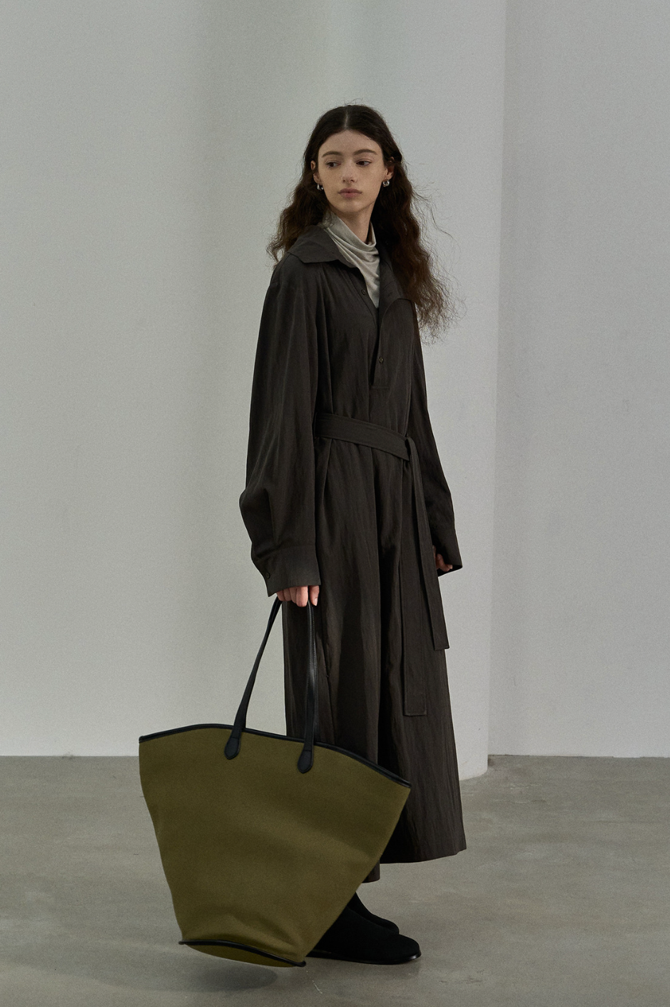 Windbreaker style shirt dress / dark gray