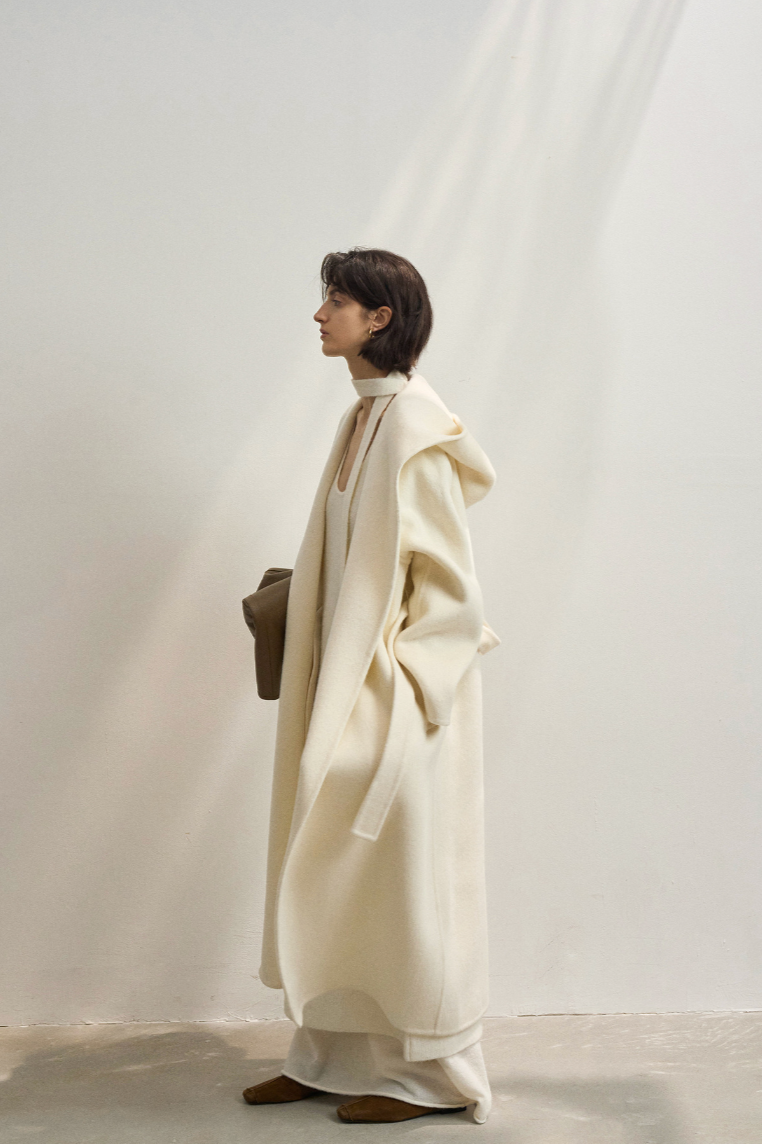 Alpaca blend hoodie long coat / white