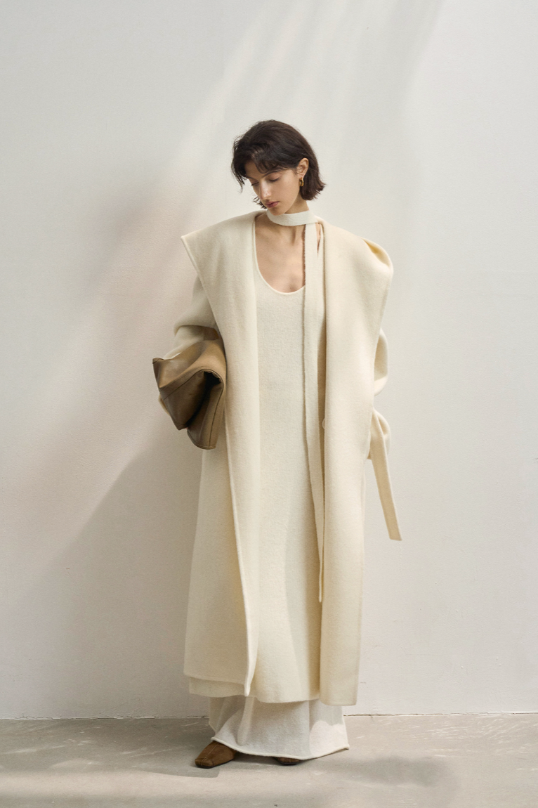 Alpaca blend hoodie long coat / white