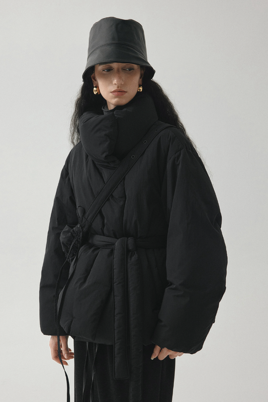 Wrap style short down coat / black