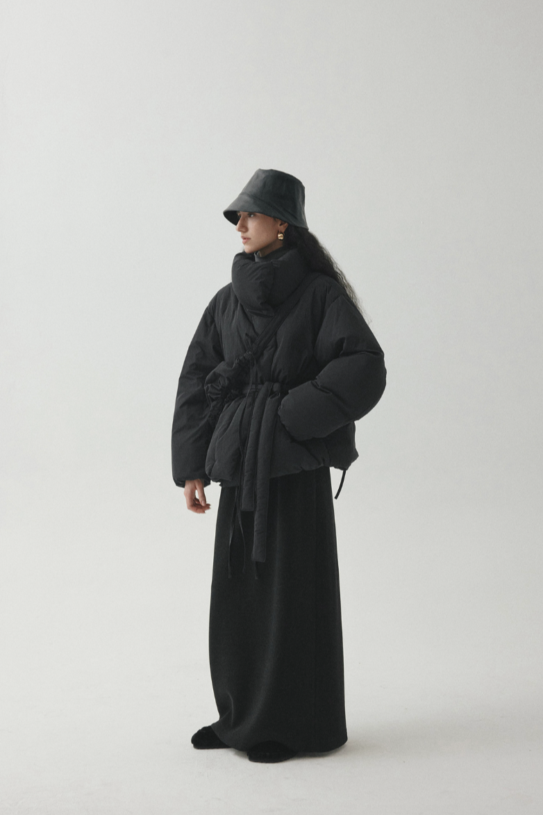 Wrap style short down coat / black