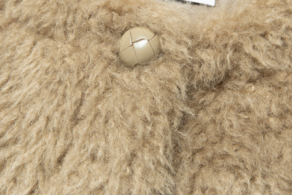 Round neck short plush coat / beige