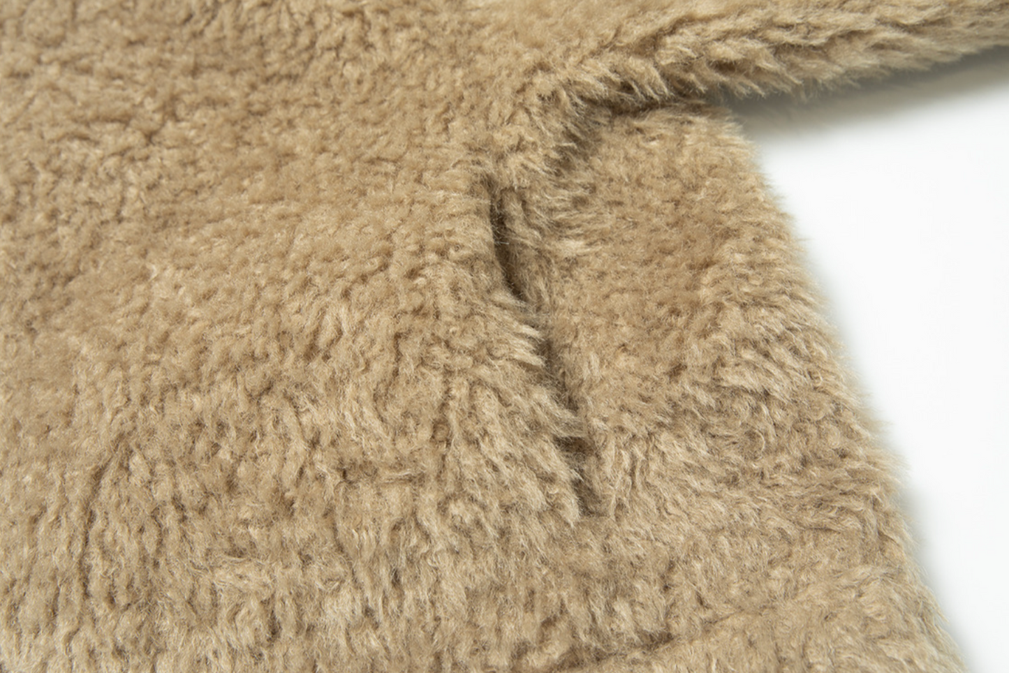 Round neck short plush coat / beige