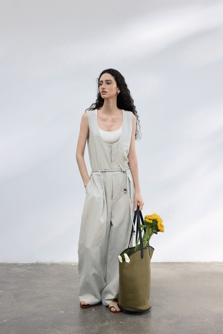 Relaxed linen-blend jumpsuit / light gray