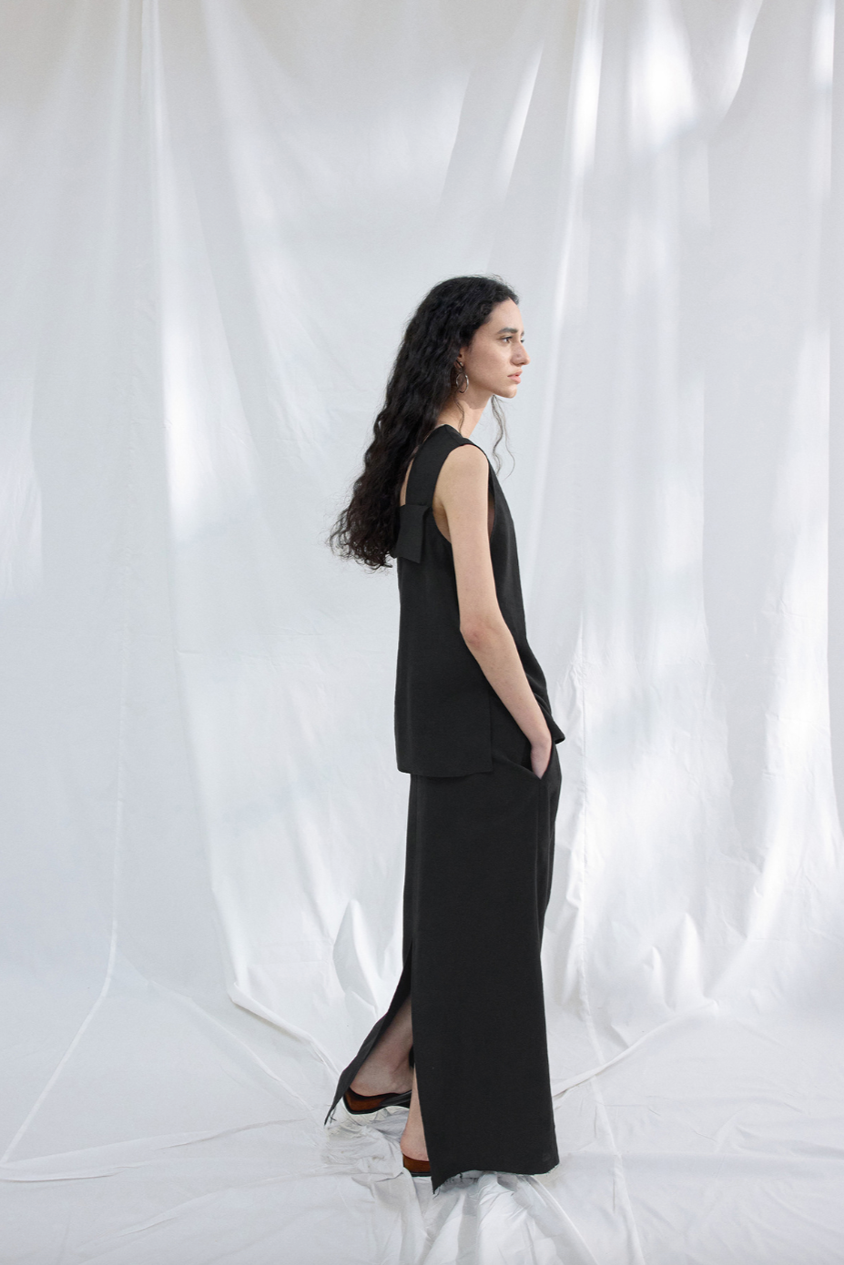 2-Way draped linen-blend top / black