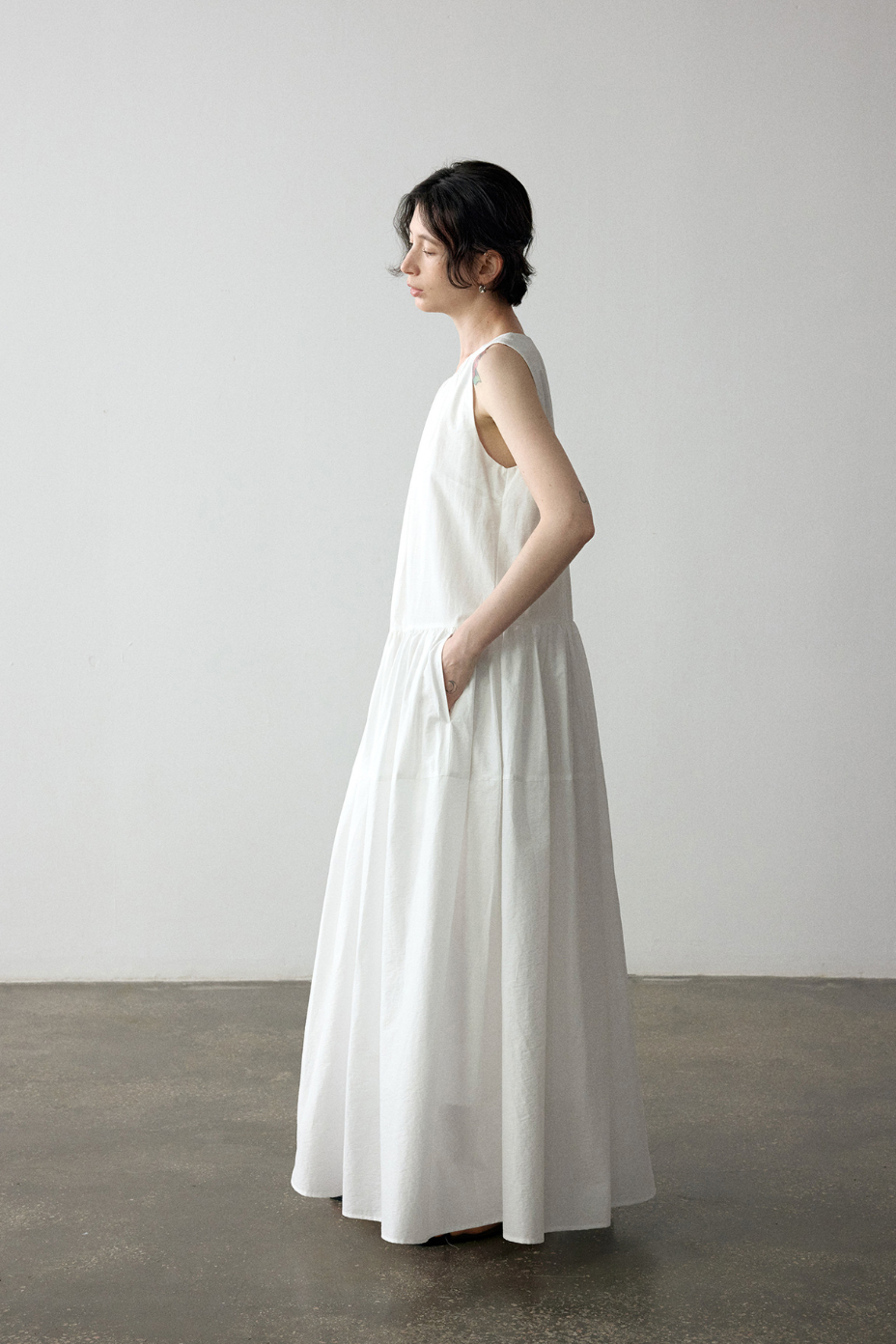 Gathered cotton-linen flare dress / white