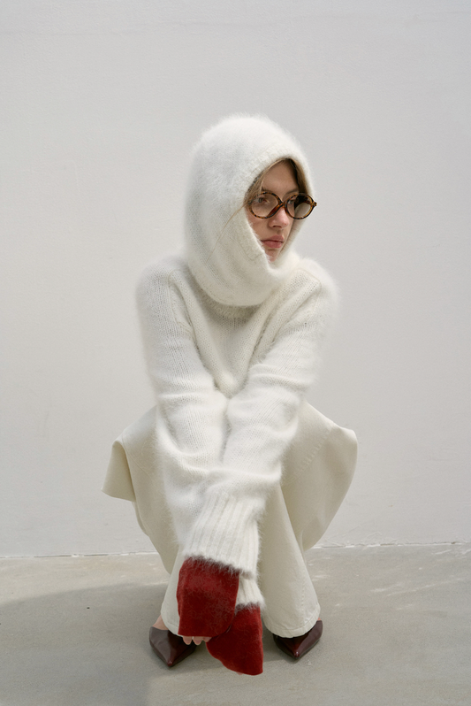 Rabbit fur crew neck knit with scarf / white