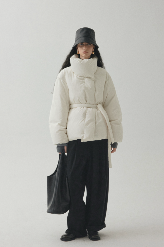 Wrap style short down coat / white