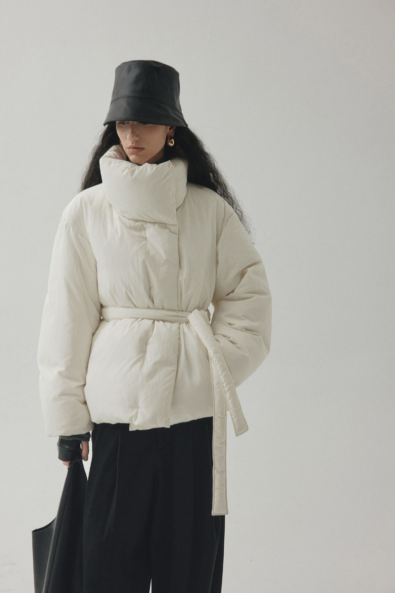 Wrap style short down coat / white