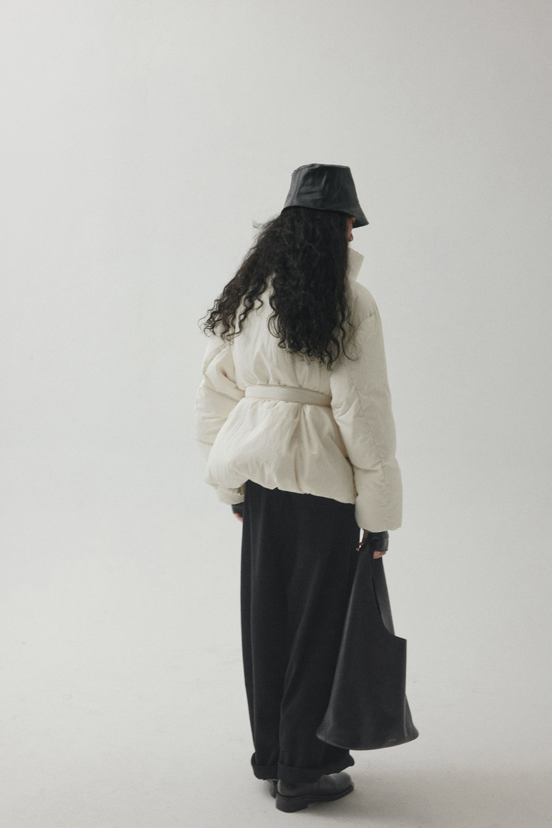 Wrap style short down coat / white