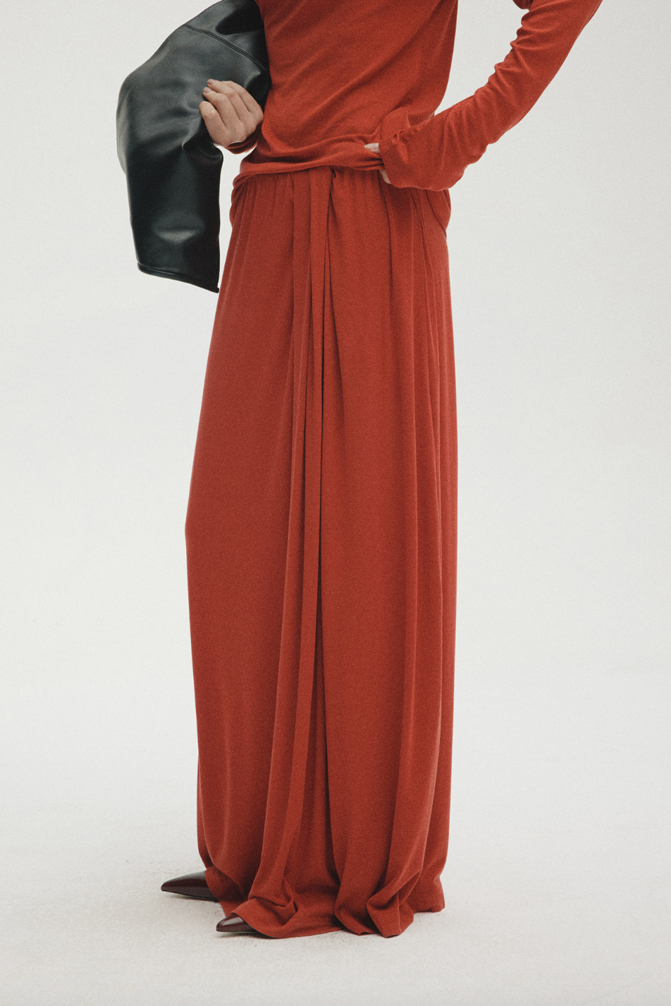 Draped fluid long skirt / red