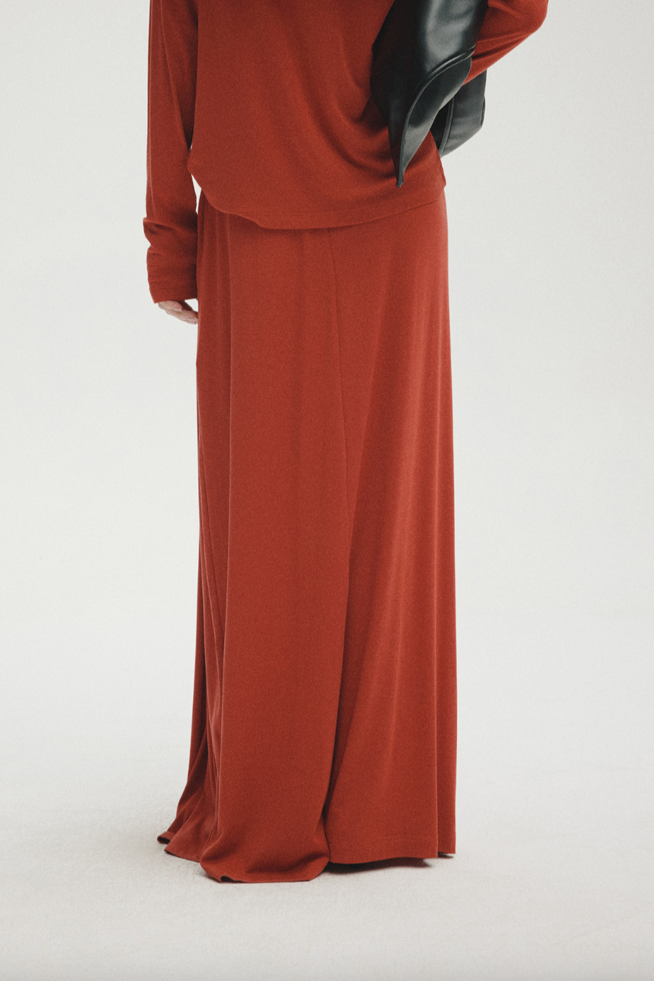 Draped fluid long skirt / red