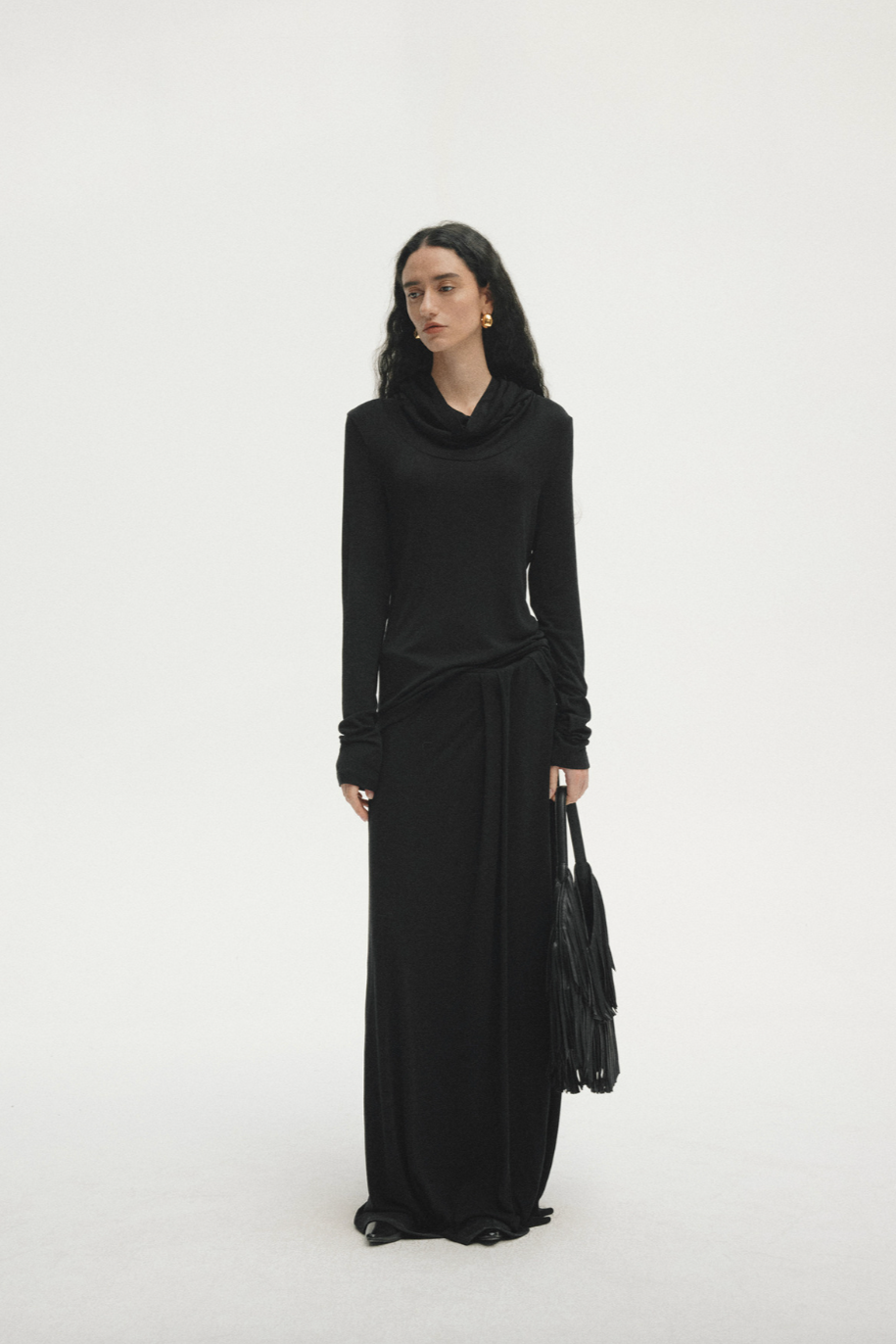 Draped fluid long skirt / black