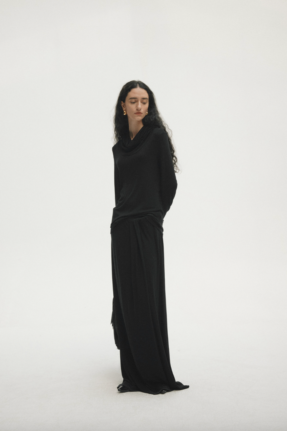 Draped fluid long skirt / black